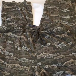 🏖️2/5.00🏖️ Boys Saddlebred Sleepwear camp fish XL no size tag , small hole